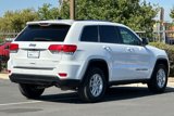 Used 2019 Jeep Grand Cherokee Laredo image 2