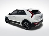 Used 2023 Kia Niro EX Touring image 3