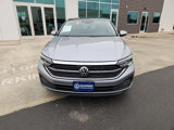 Used 2024 Volkswagen Jetta SE image 2