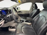Used 2023 Chrysler Pacifica Touring-L image 6