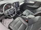Used 2019 Volvo XC40 T5 Momentum image 3