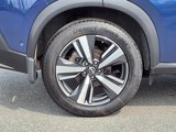 Used 2023 Nissan Rogue Platinum image 3