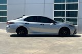 Used 2022 Toyota Camry SE image 3