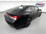 Used 2022 Hyundai Elantra SEL w/ Preferred Accessory Package image 2
