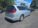 Used 2023 Chrysler Pacifica Touring-L image 5