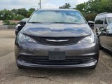 Used 2020 Chrysler Voyager L image 2