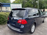 Used 2013 Volkswagen Routan SE image 3