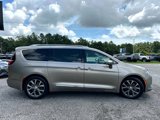 Used 2017 Chrysler Pacifica Limited image 4