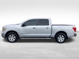 Used 2018 Nissan Titan SV image 3