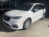 Used 2023 Chrysler Pacifica Touring-L image 3