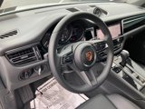 Certified 2024 Porsche Macan image 4