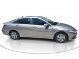 Used 2024 Hyundai Elantra SE image 2