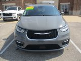 Used 2022 Chrysler Pacifica Touring-L image 2