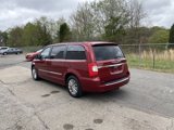 Used 2015 Chrysler Town & Country Touring-L image 4