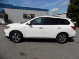 Used 2017 Nissan Pathfinder SV image 3