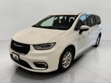 Used 2023 Chrysler Pacifica Touring-L image 3