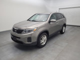Used 2015 Kia Sorento LX image 2