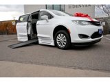 Used 2018 Chrysler Pacifica Touring-L image 2