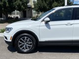Used 2018 Volkswagen Tiguan SE w/ Panoramic Sunroof Package image 2