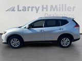 Used 2016 Nissan Rogue SV image 2