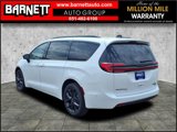 New 2025 Chrysler Pacifica Limited image 2