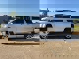 Used 2017 GMC Yukon XL SLT image 2