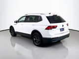 Used 2022 Volkswagen Tiguan SE w/ Panoramic Sunroof Package image 3