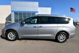 Used 2021 Chrysler Pacifica Touring-L image 4