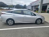 Used 2017 Toyota Prius Four image 2