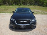 Used 2024 Chrysler Pacifica Select image 2