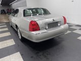 Used 2006 Lincoln Town Car Signature image 2