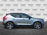 Used 2019 Volvo XC40 T4 R-Design image 3