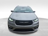 Used 2021 Chrysler Pacifica Touring-L image 2