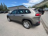 Used 2017 Jeep Cherokee Sport image 5