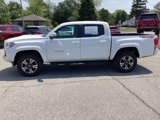 Used 2017 Toyota Tacoma TRD Sport image 3