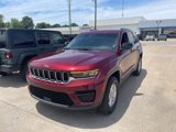 Used 2023 Jeep Grand Cherokee Laredo image 2