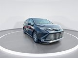 Used 2022 Toyota Sienna XLE image 2