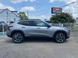 New 2025 Chevrolet Trax RS w/ Sunroof Package image 2