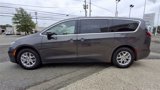 Used 2023 Chrysler Pacifica Touring-L image 5