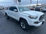 Used 2016 Toyota Tacoma Limited image 4
