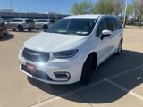Certified 2023 Chrysler Pacifica Touring-L image 3
