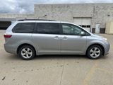 Used 2017 Toyota Sienna LE image 4