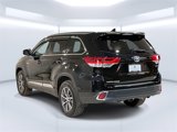 Used 2019 Toyota Highlander XLE image 3