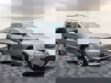Used 2018 Chrysler Pacifica Touring-L image 3