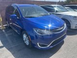 Used 2019 Chrysler Pacifica Touring-L image 3
