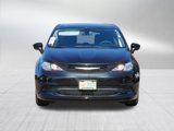 Used 2022 Chrysler Voyager LX image 2
