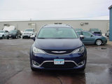 Used 2017 Chrysler Pacifica Limited image 3