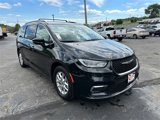 Used 2022 Chrysler Pacifica Touring-L image 4