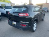 Used 2017 Jeep Cherokee Sport image 3