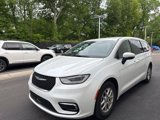 Used 2023 Chrysler Pacifica Touring-L image 4